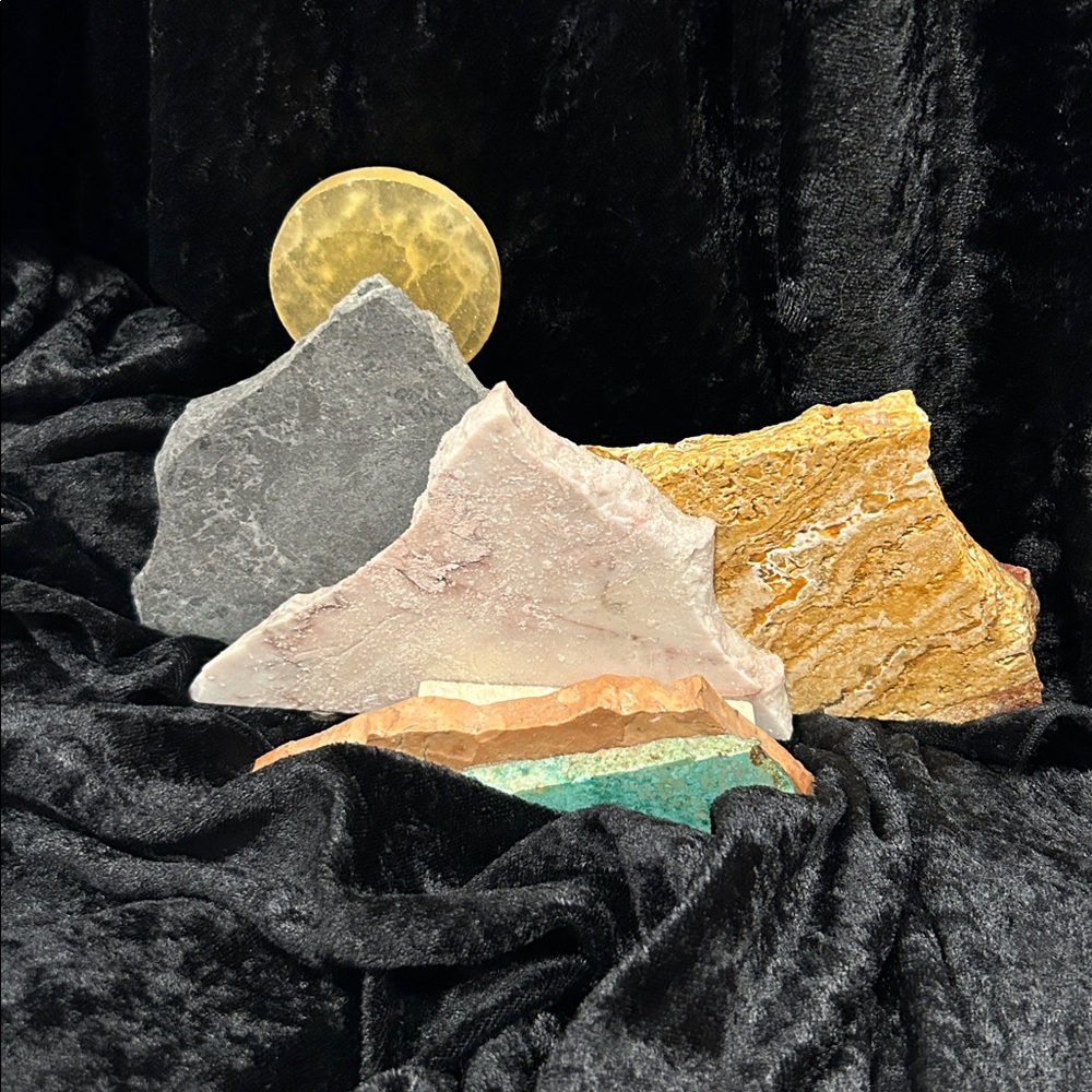 Abstract Mountain Stone Sculpture - Picture 6 of 6